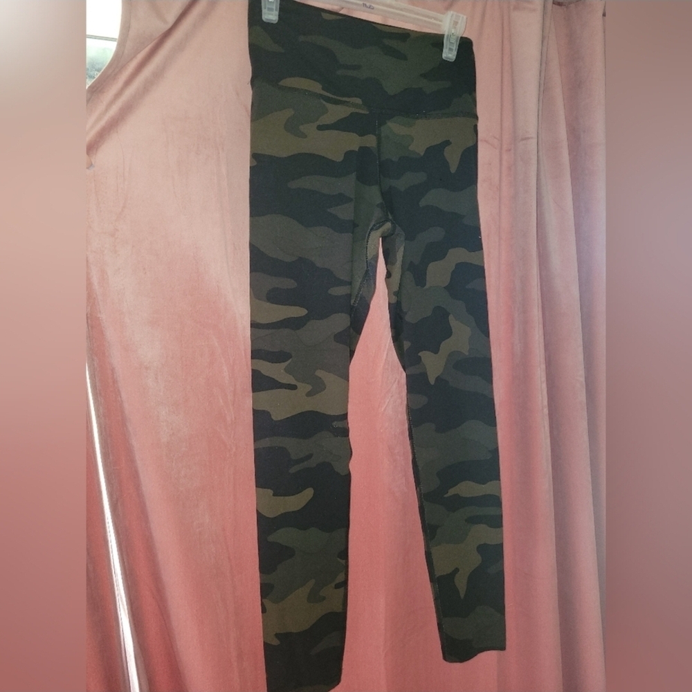 PINK Victoria's Secret camo Leggings